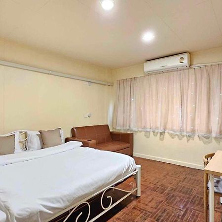 W District Guesthouse Bangkok Eksteriør bilde